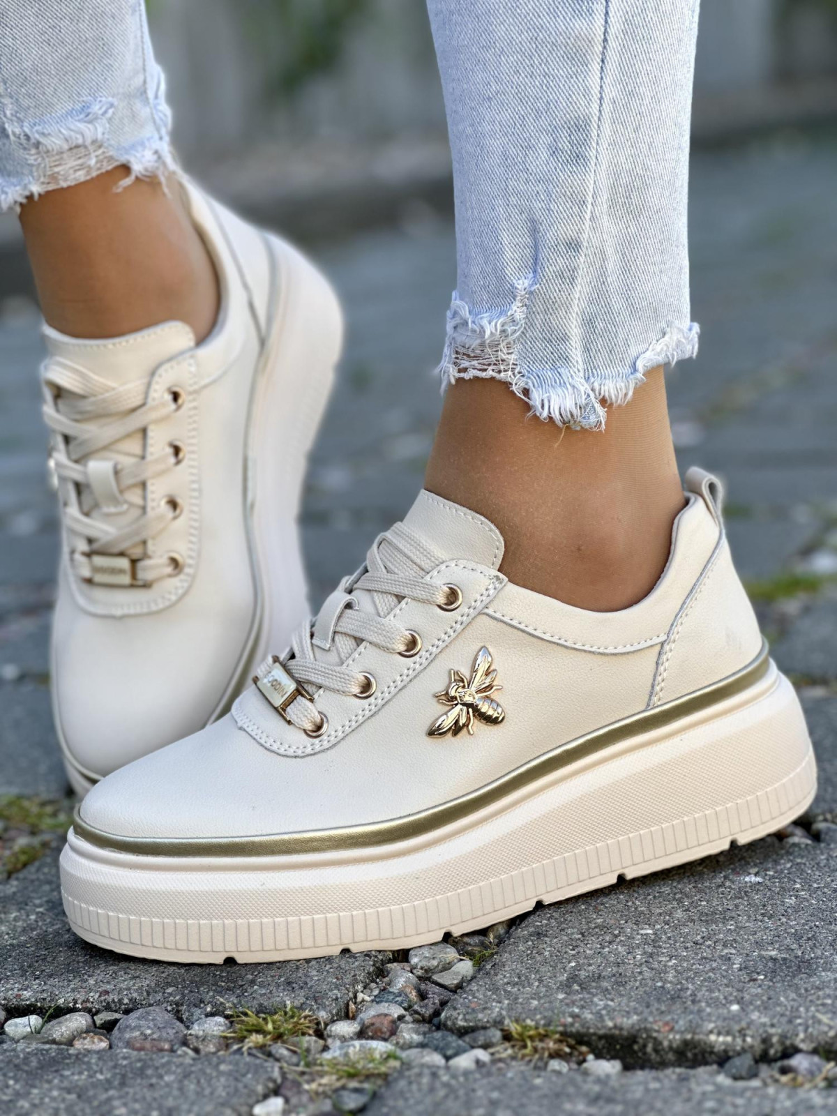 Stylowe sneakersy wykonane z najwyższej jakości naturalnej skóry