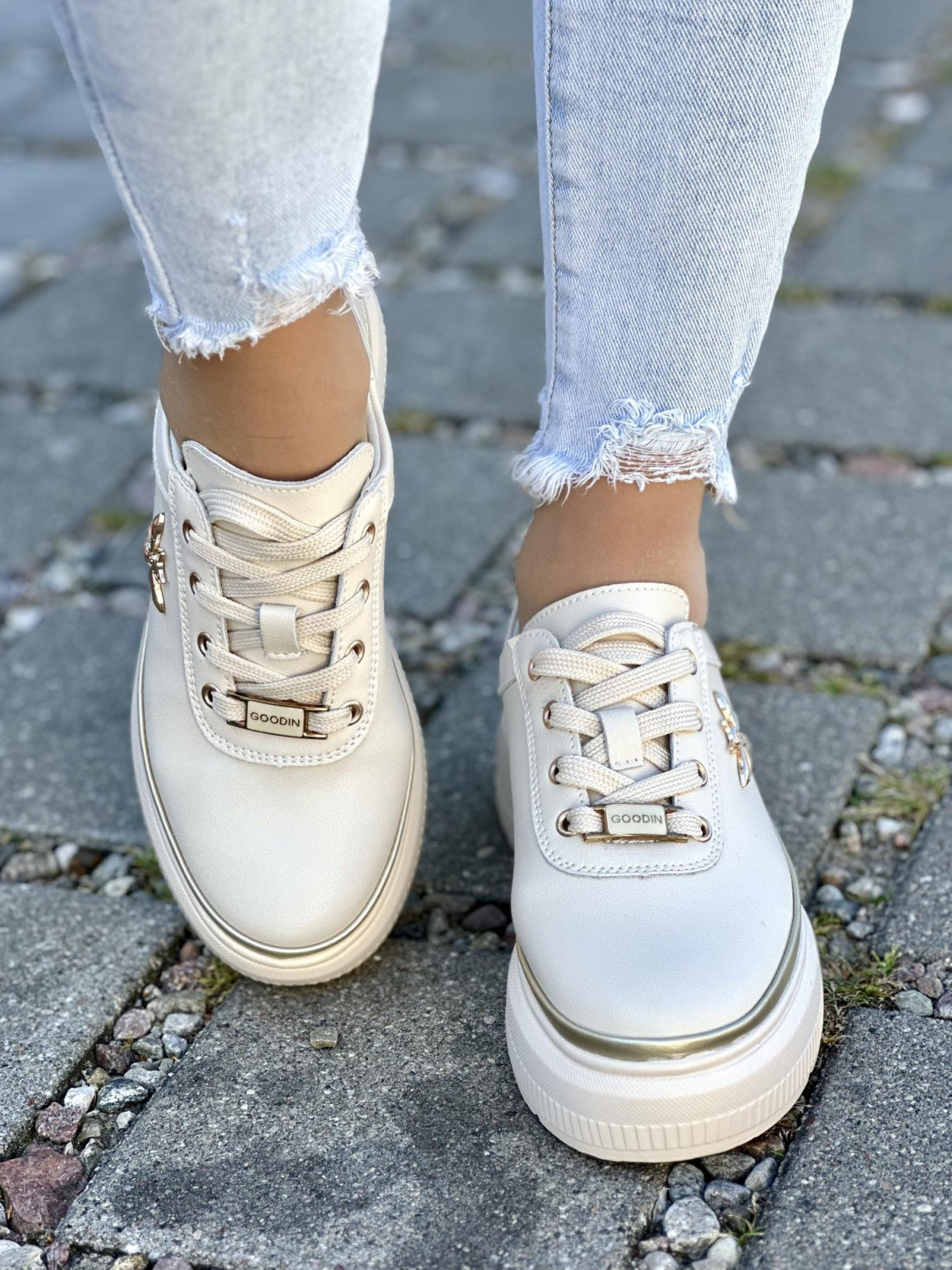 Stylowe sneakersy wykonane z najwyższej jakości naturalnej skóry