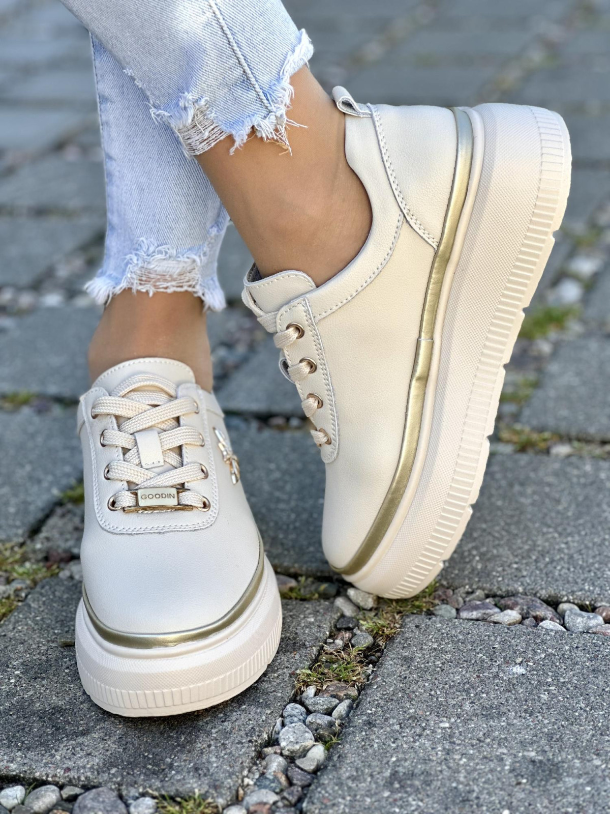 Stylowe sneakersy wykonane z najwyższej jakości naturalnej skóry