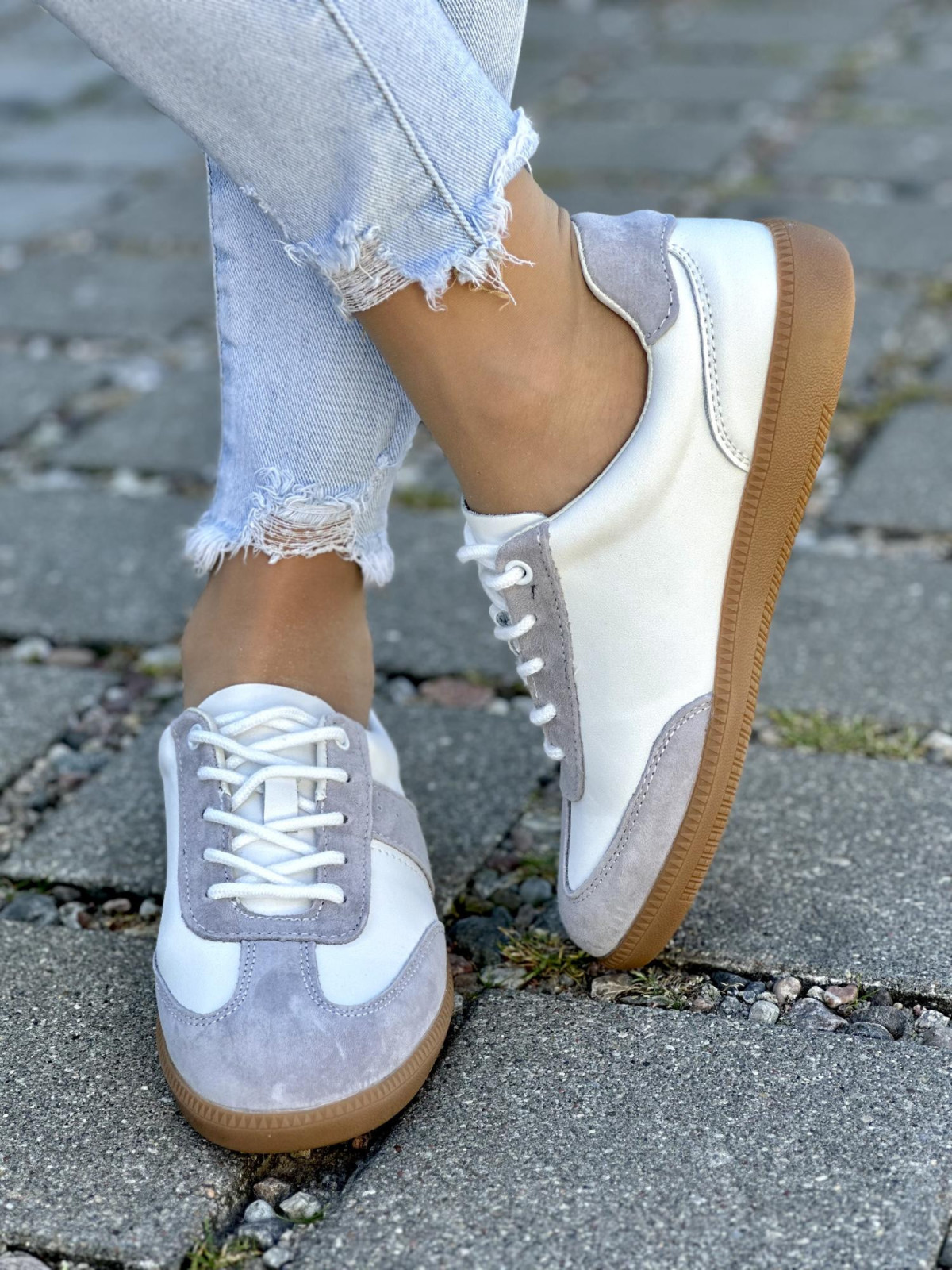 Nowoczesne trampki wykonane z najwyższej jakości naturalnej skóry