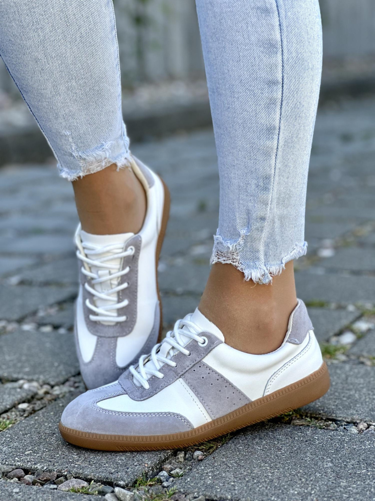 Nowoczesne trampki wykonane z najwyższej jakości naturalnej skóry