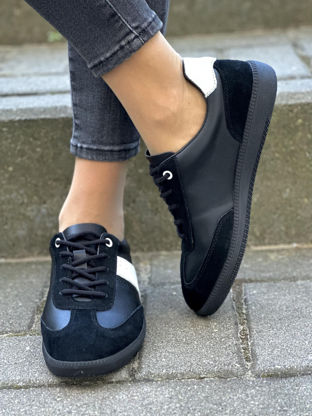 Stylowe trampki ze skóry naturalnej