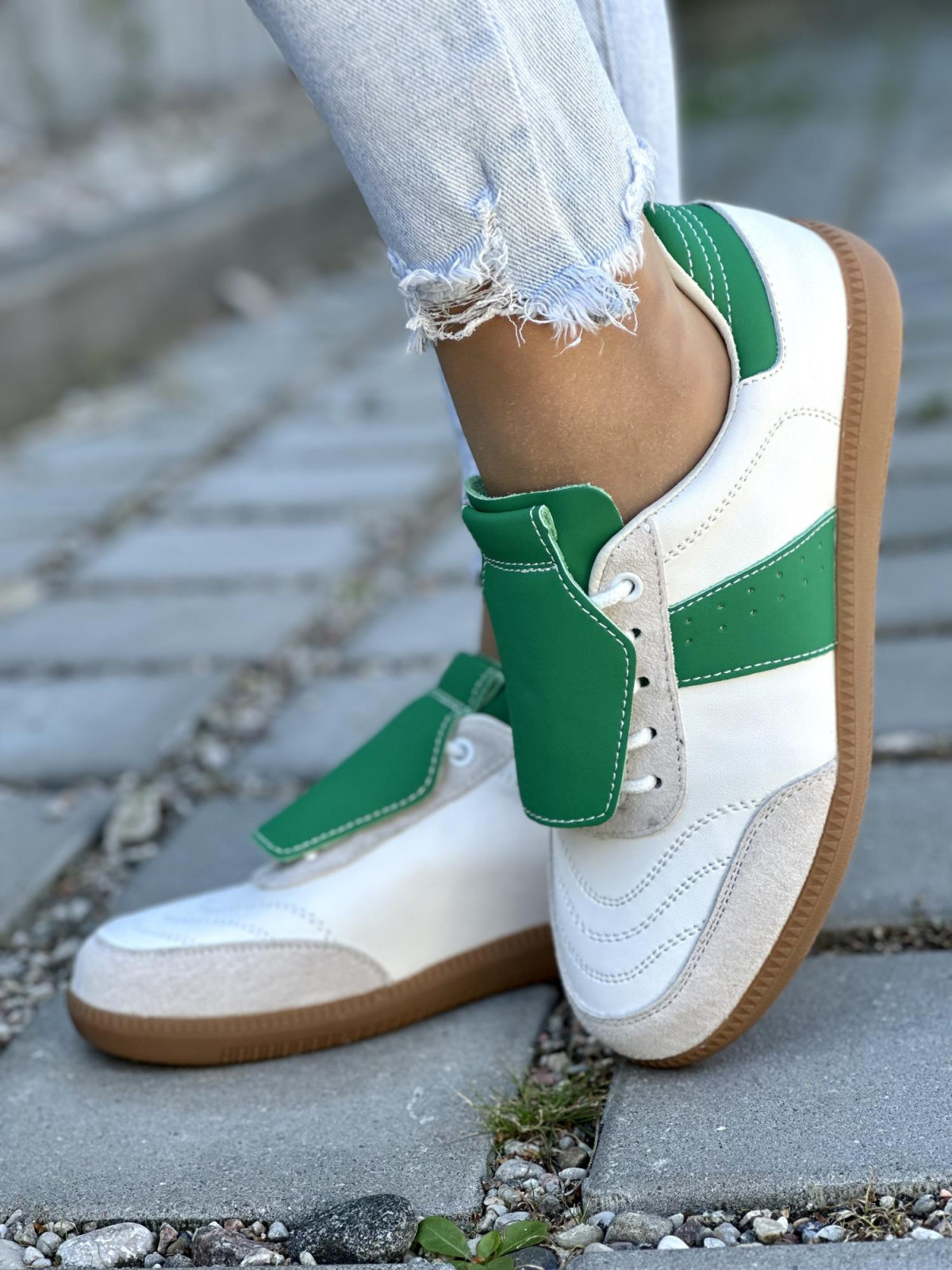 Sportowe Trampki z Zielonym Akcentem