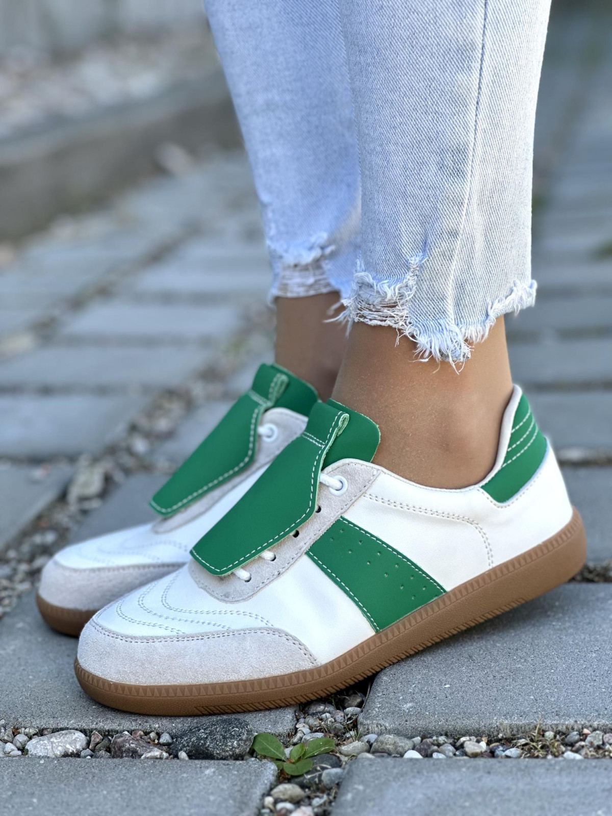 Sportowe Trampki z Zielonym Akcentem