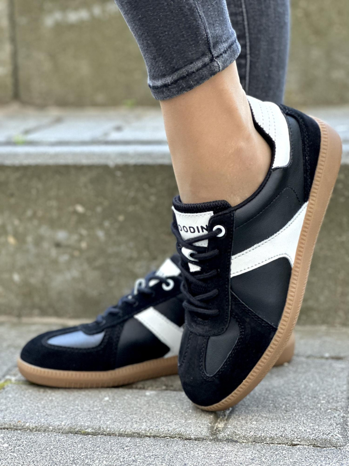 Stylowe trampki ze skóry naturalnej