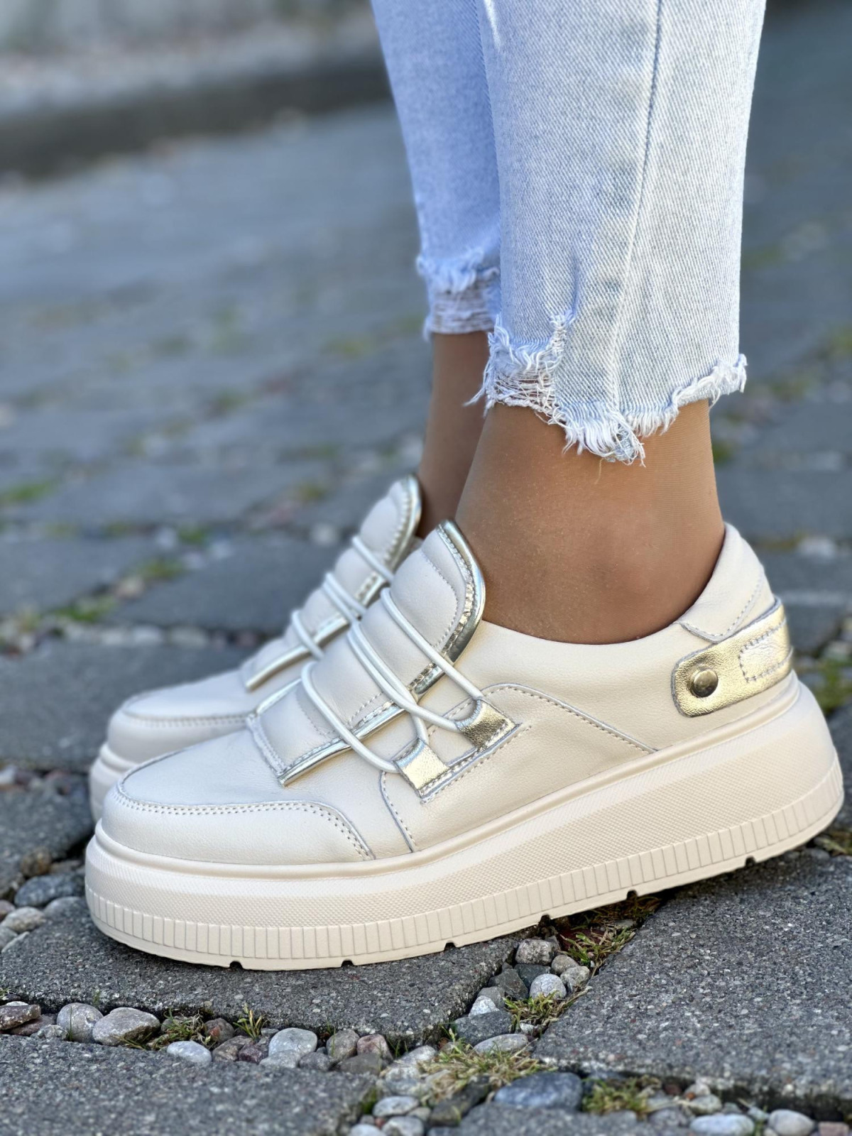 Nowoczesne sneakersy wykonane z najwyższej jakości naturalnej skóry