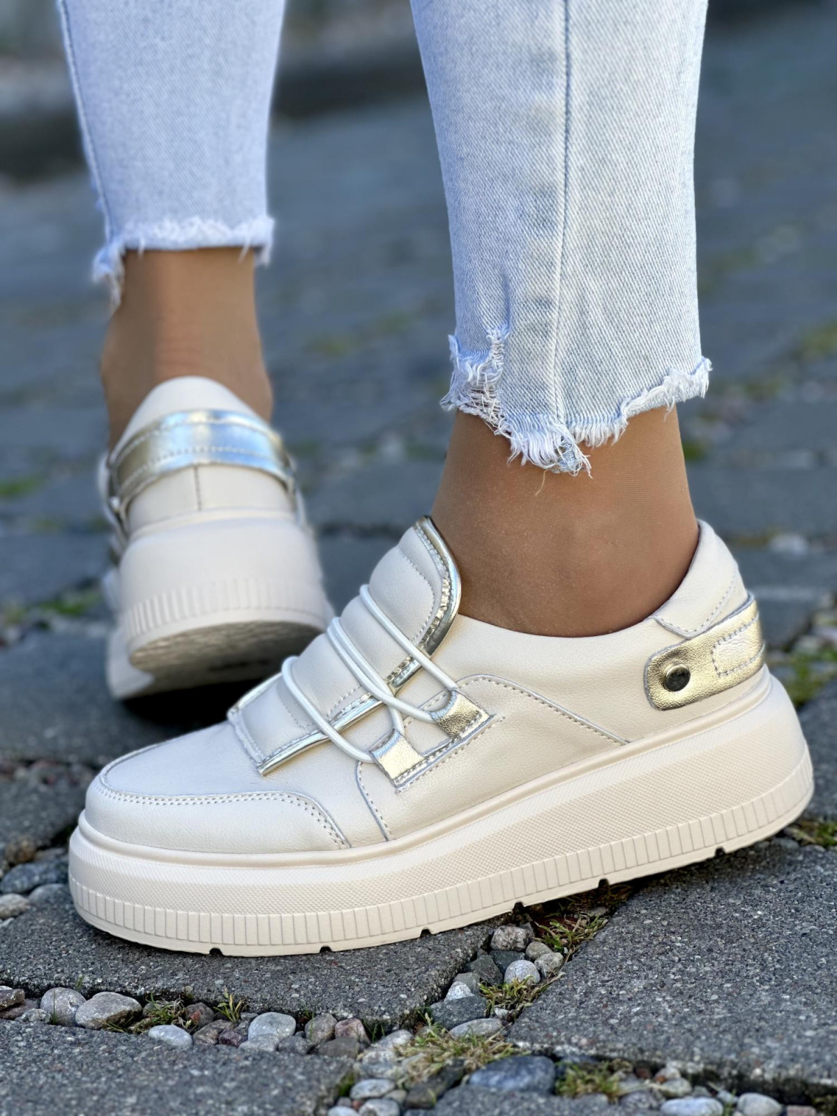 Nowoczesne sneakersy wykonane z najwyższej jakości naturalnej skóry