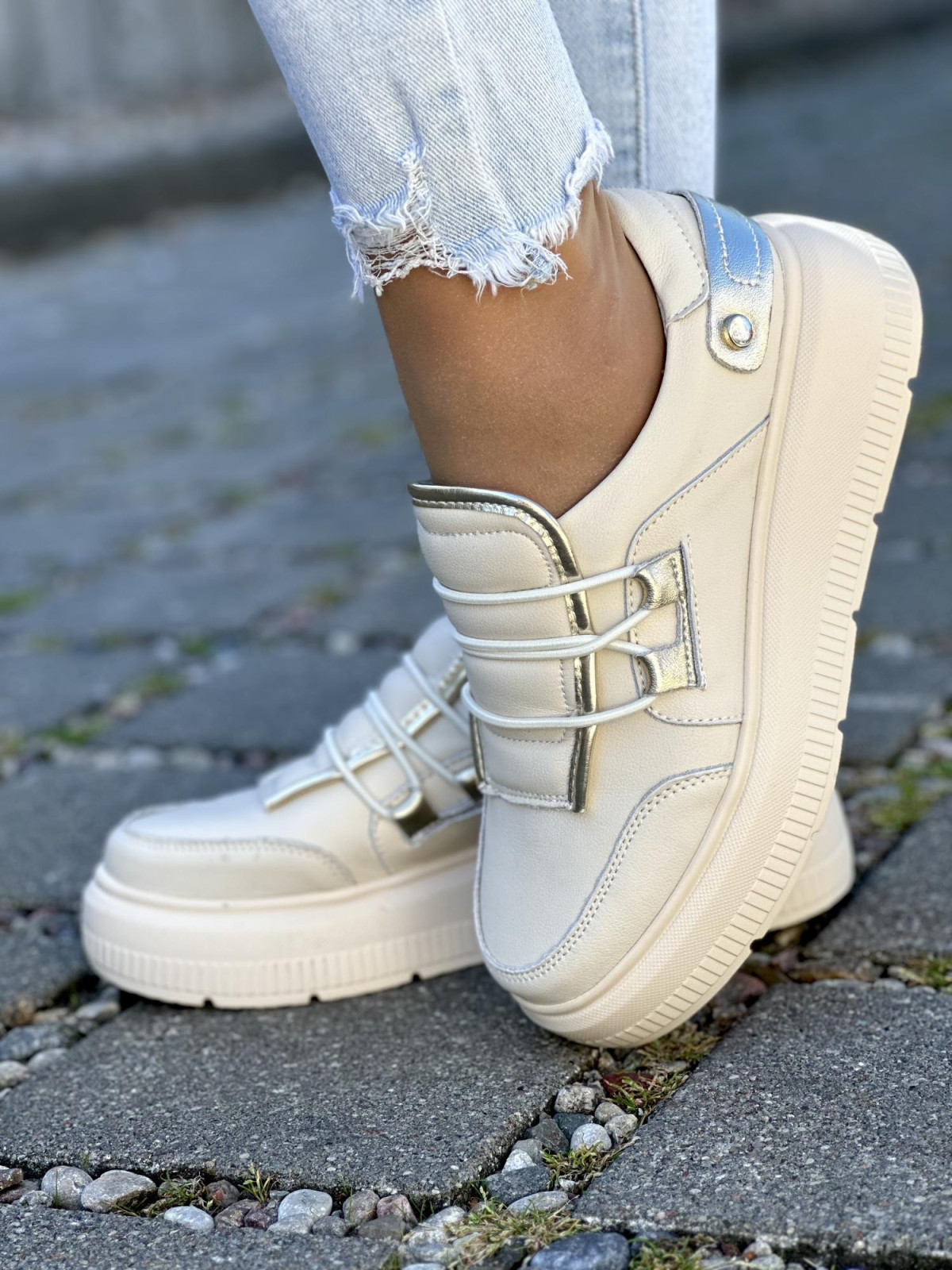 Nowoczesne sneakersy wykonane z najwyższej jakości naturalnej skóry