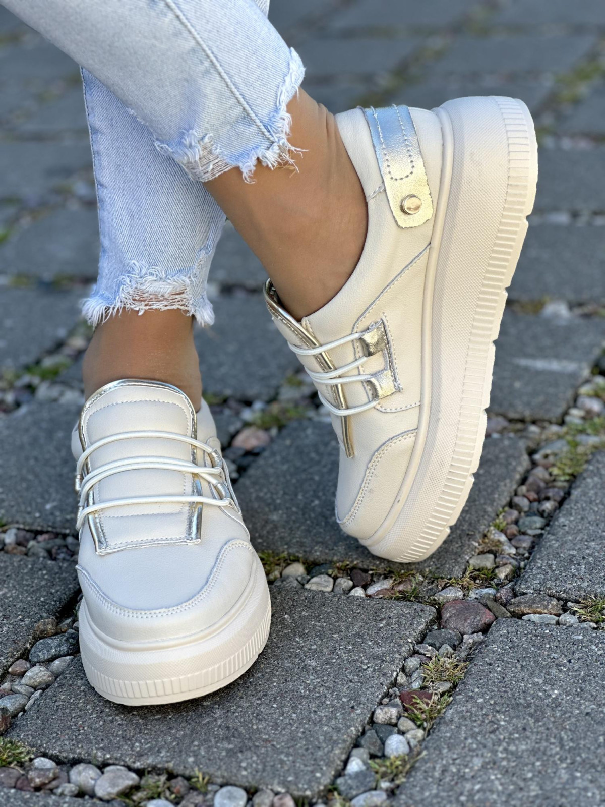 Nowoczesne sneakersy wykonane z najwyższej jakości naturalnej skóry