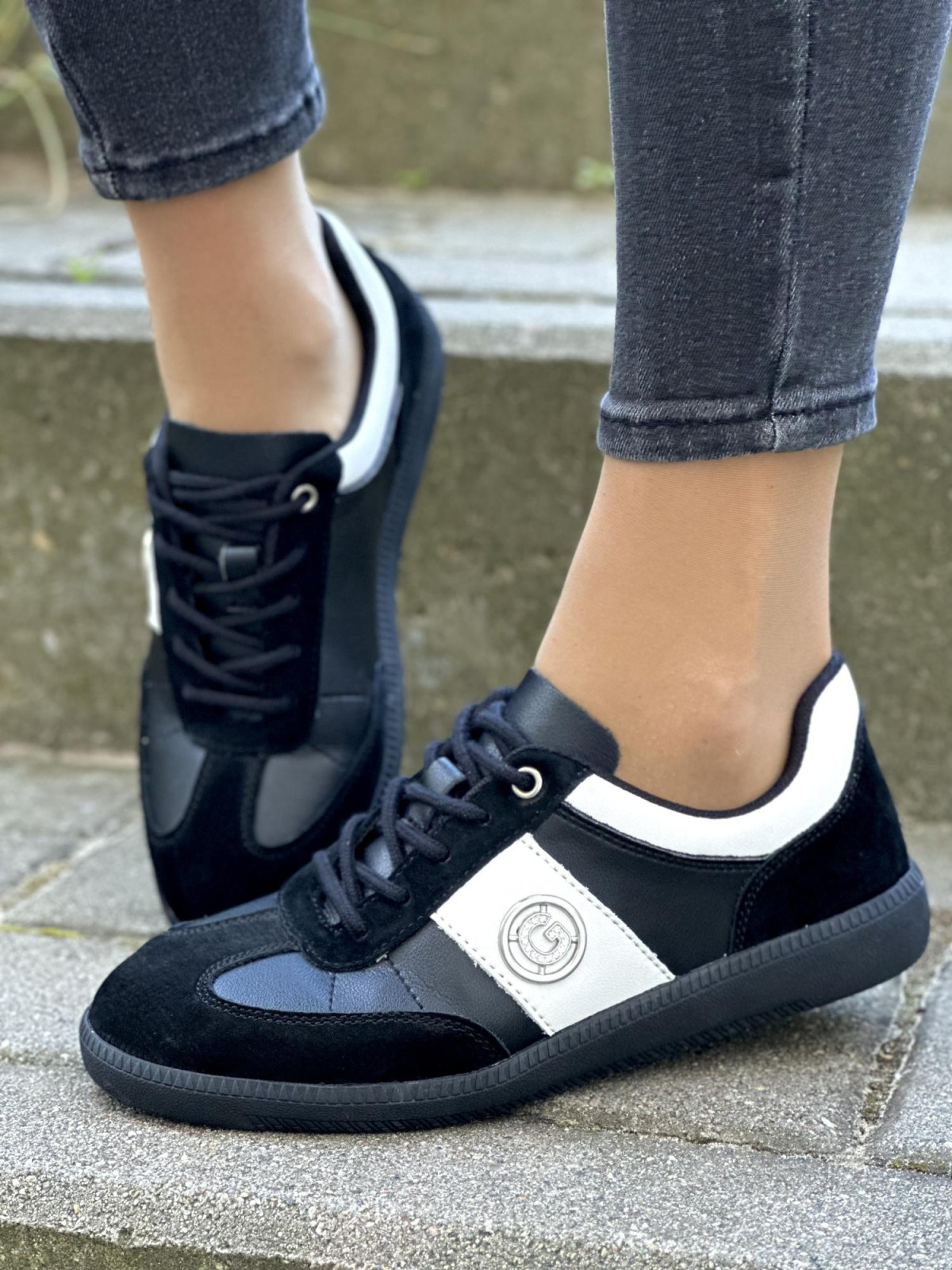 Wyjątkowe trampki wykonane ze skóry naturalnej