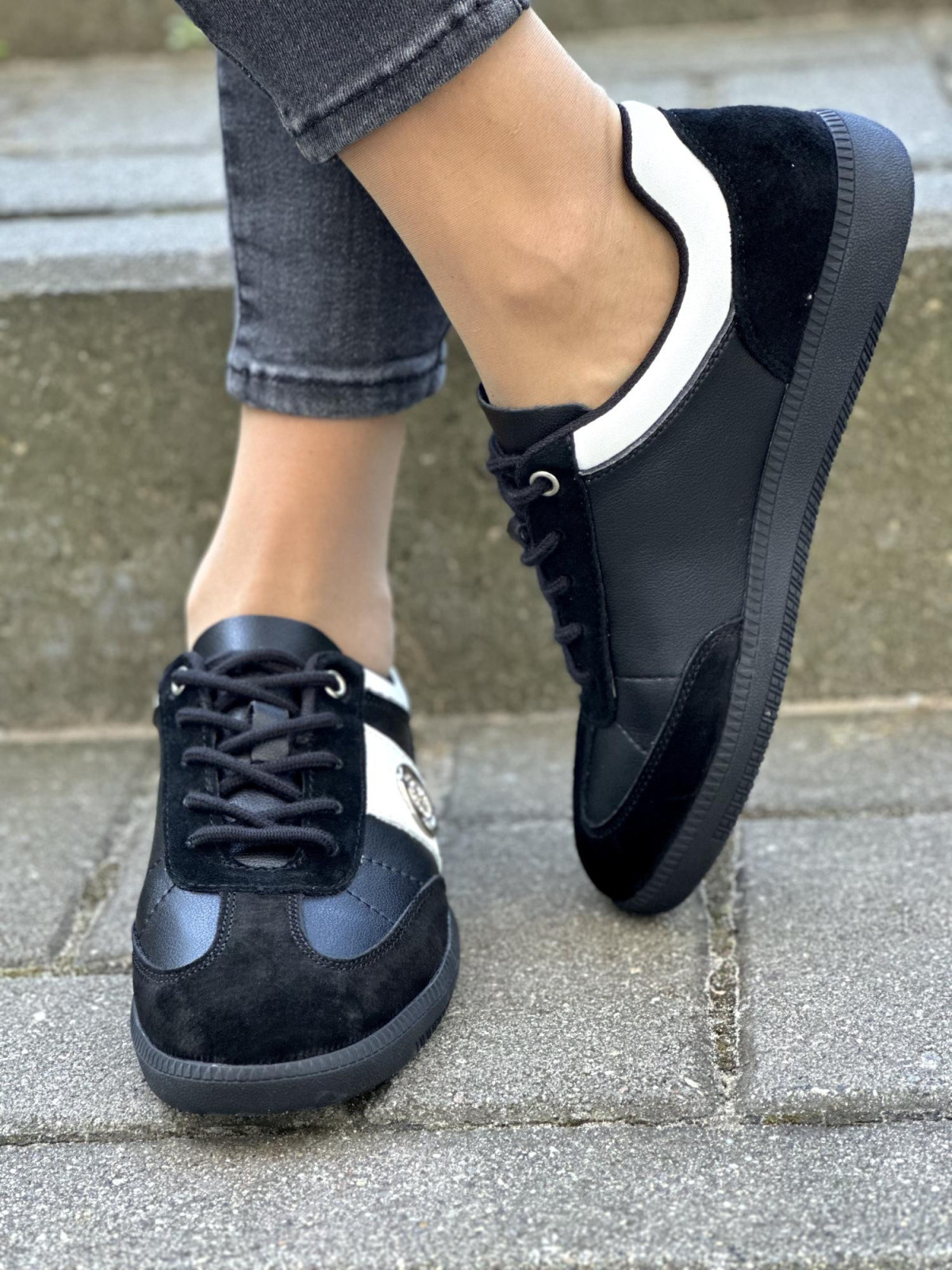 Wyjątkowe trampki wykonane ze skóry naturalnej