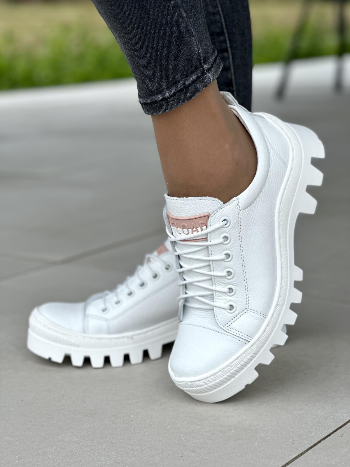 Damskie trapery skórzane OLEKSY – Modny design i niezawodny komfort