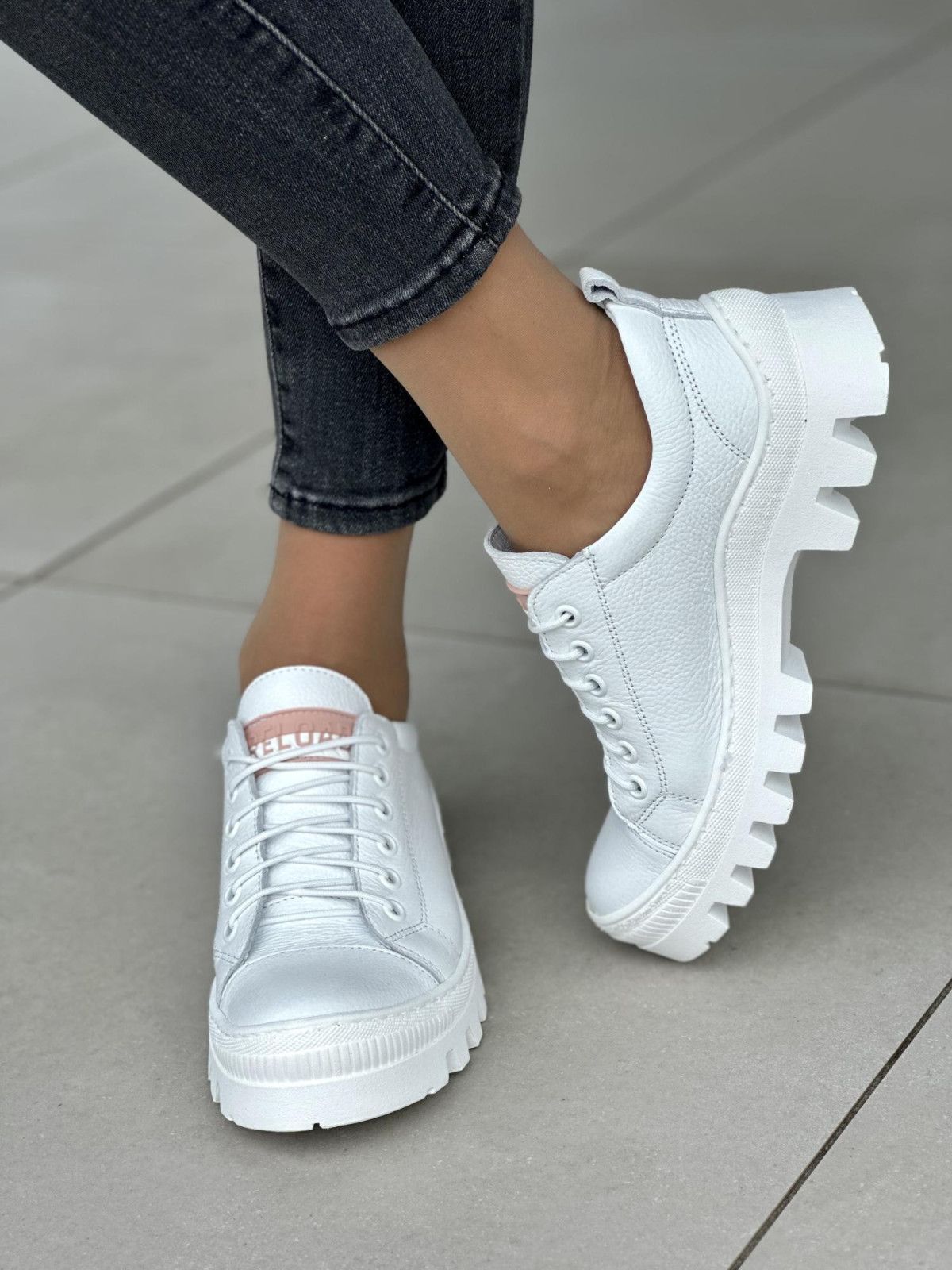 Damskie trapery skórzane OLEKSY – Modny design i niezawodny komfort