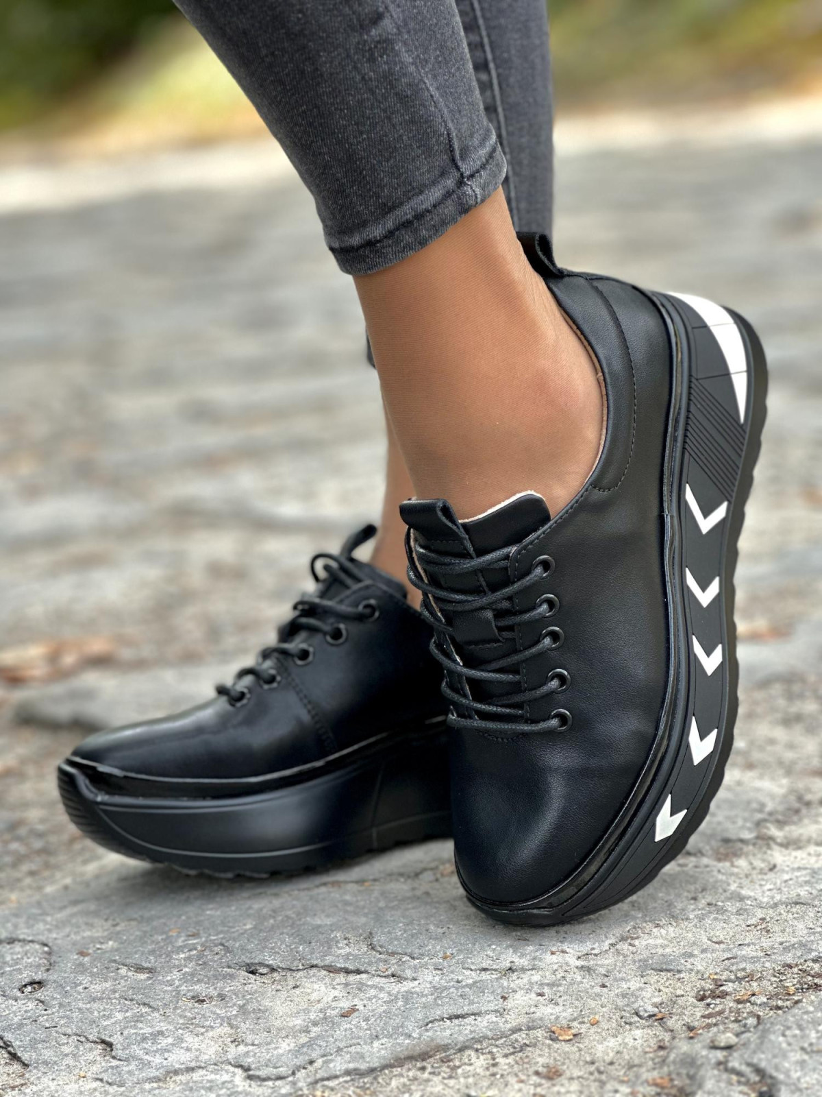 Nowoczesne sneakersy ze skóry naturalnej