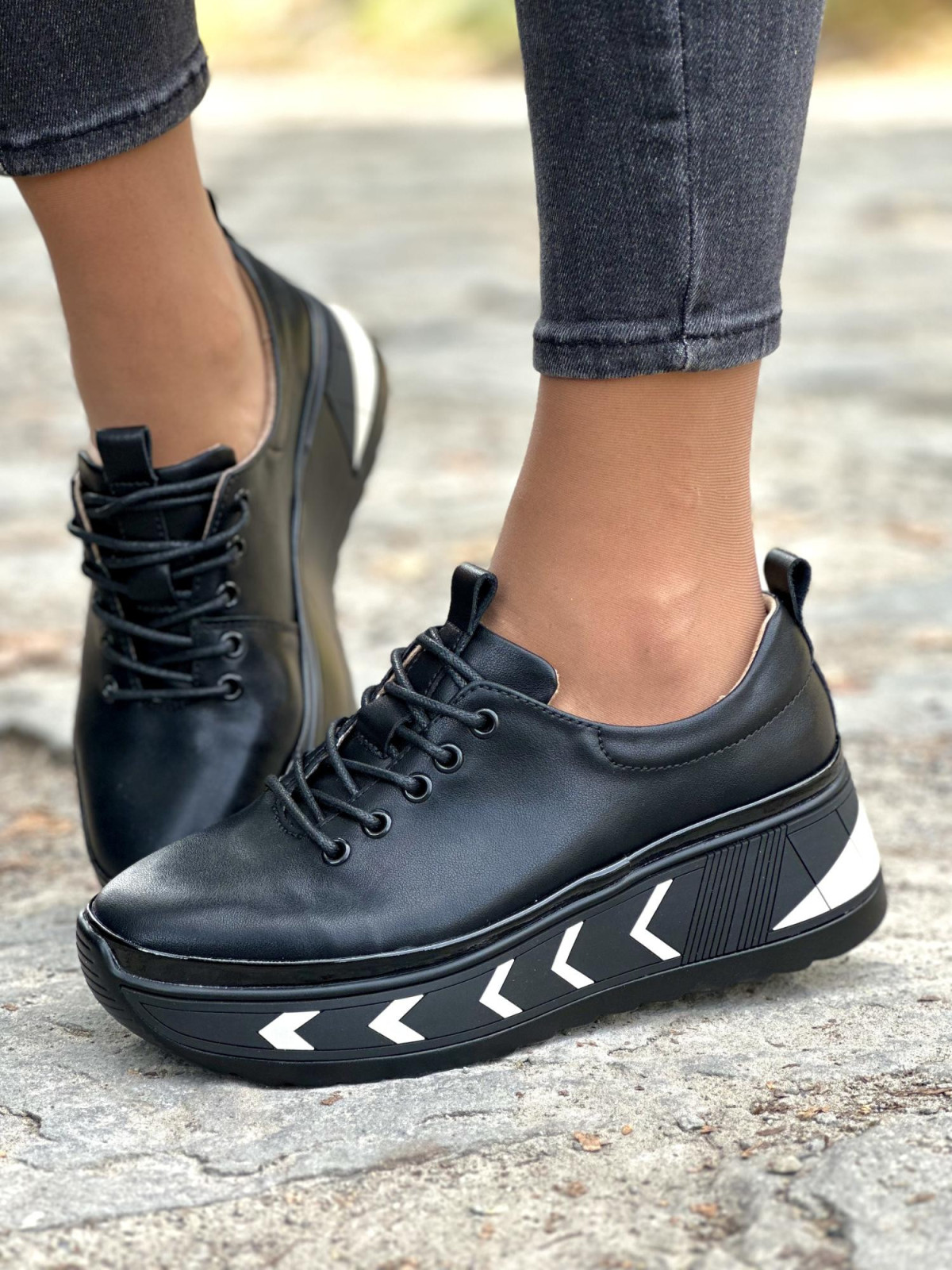 Nowoczesne sneakersy ze skóry naturalnej