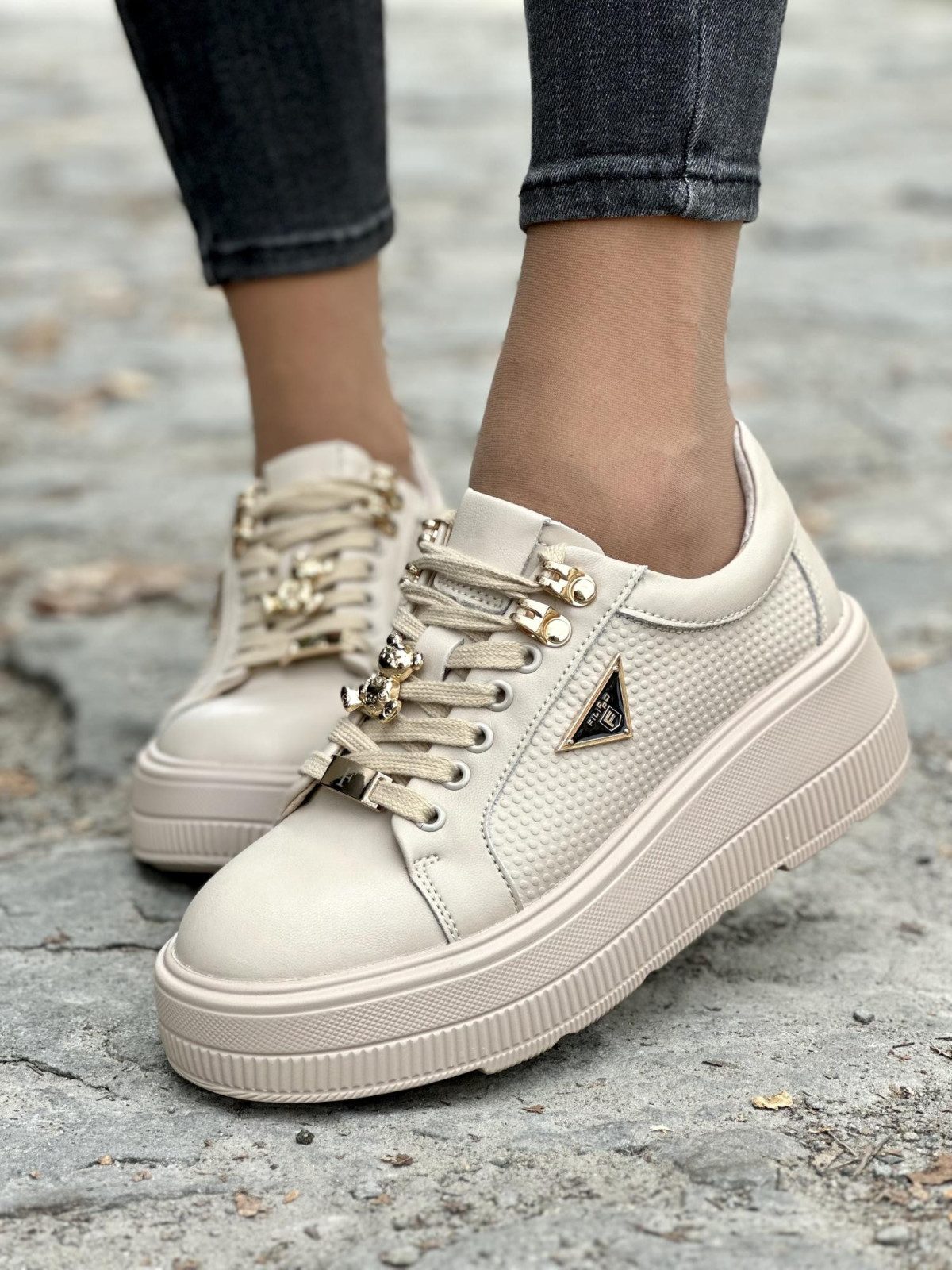 Nowoczesne sneakersy z najwyższej jakości skóry naturalnej