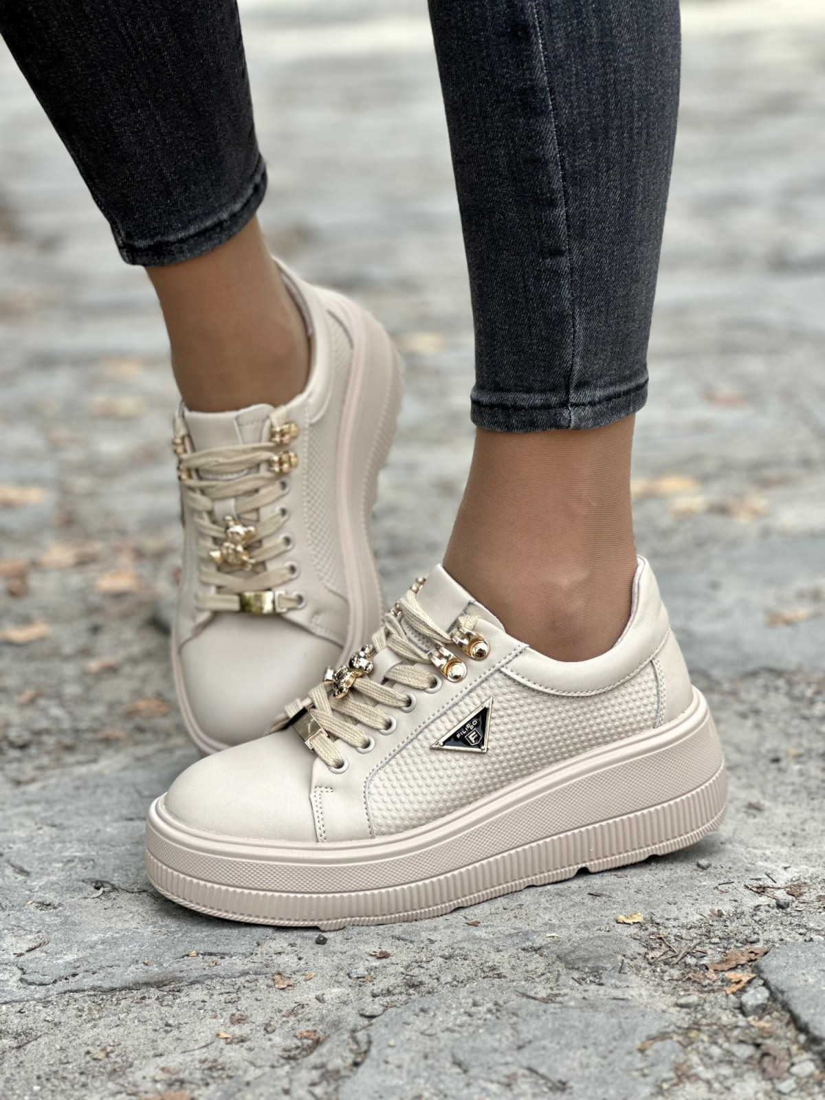 Nowoczesne sneakersy z najwyższej jakości skóry naturalnej