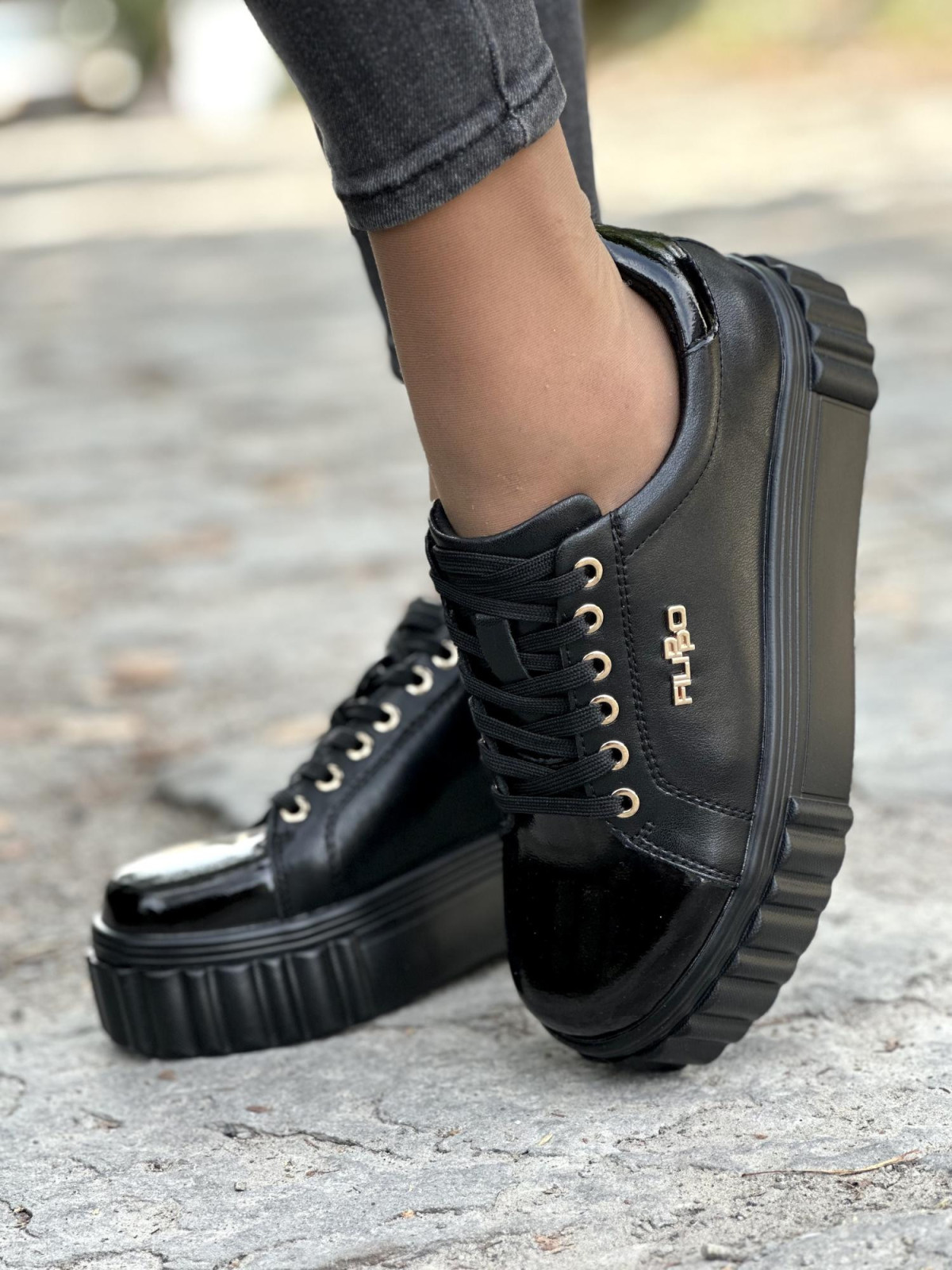 Czarne trampki ze skóry naturalnej