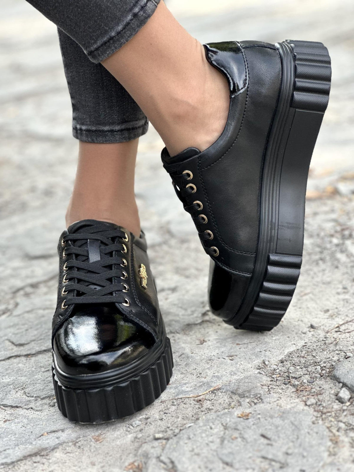 Czarne trampki ze skóry naturalnej