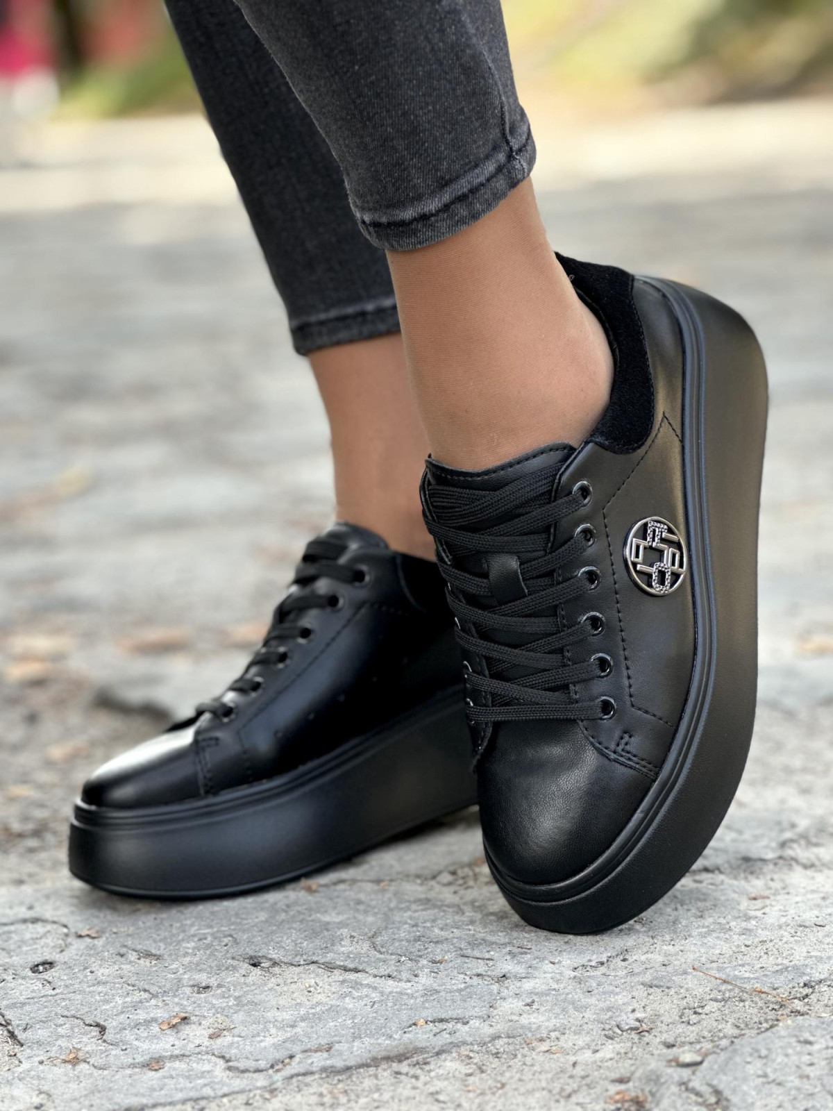 Czarne sneakersy ze skóry naturalnej