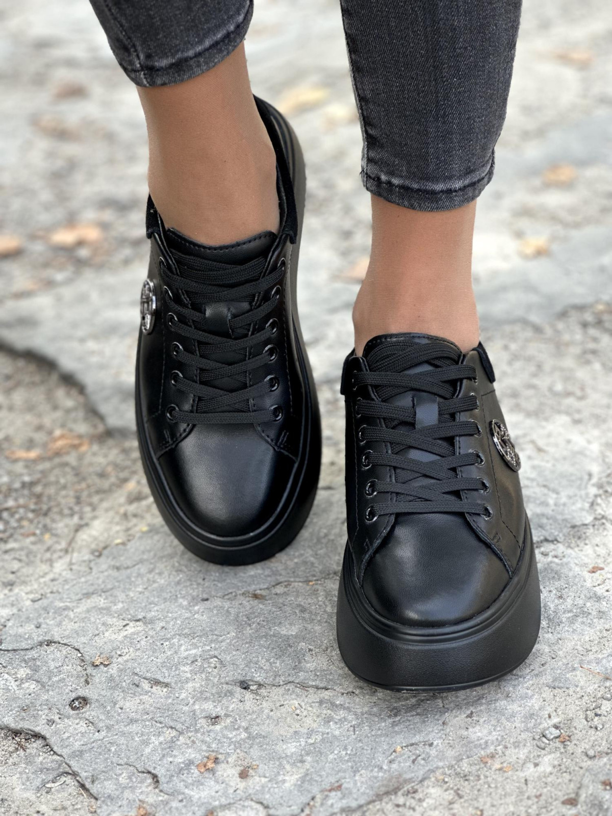 Czarne sneakersy ze skóry naturalnej