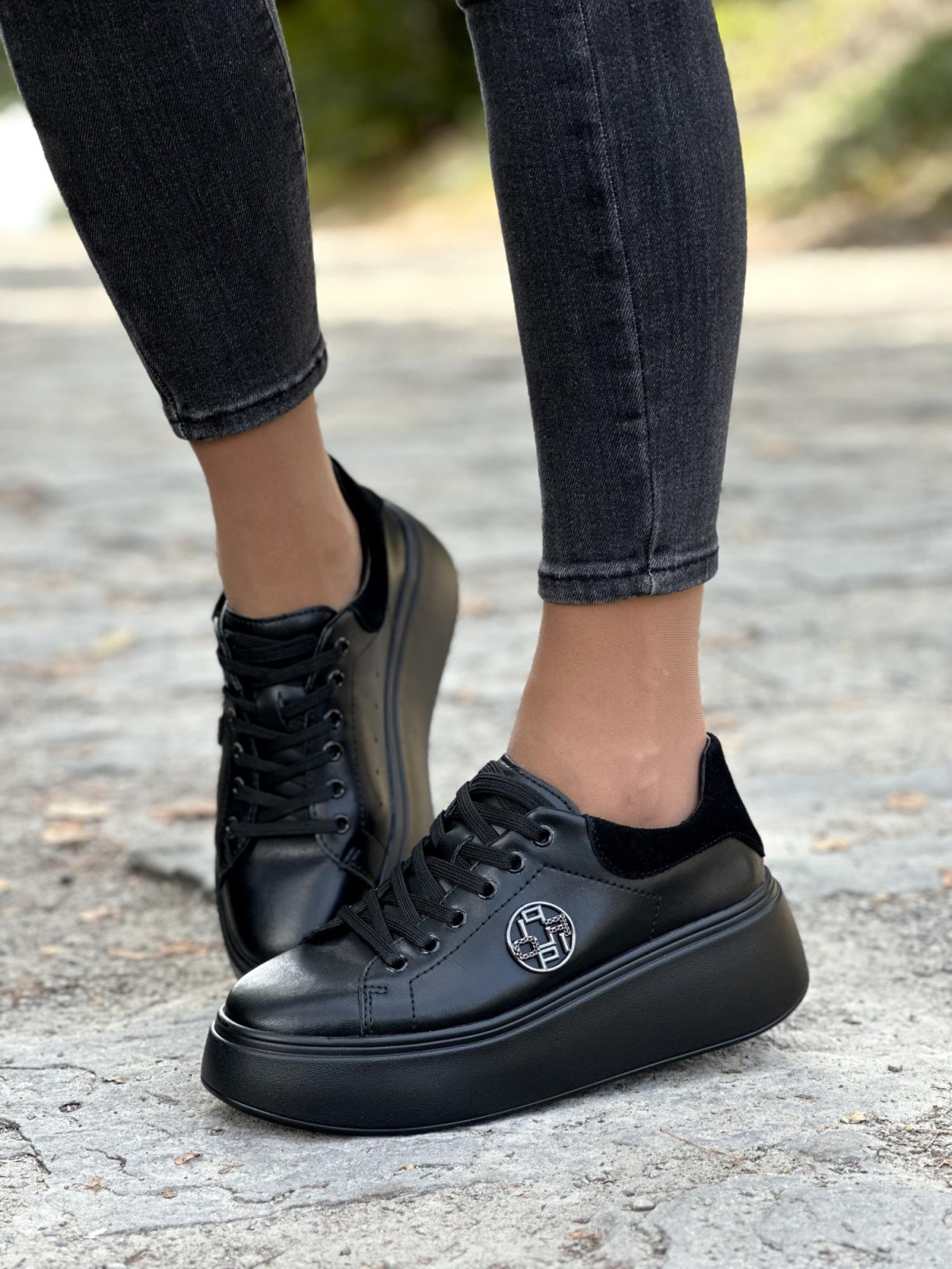 Czarne sneakersy ze skóry naturalnej