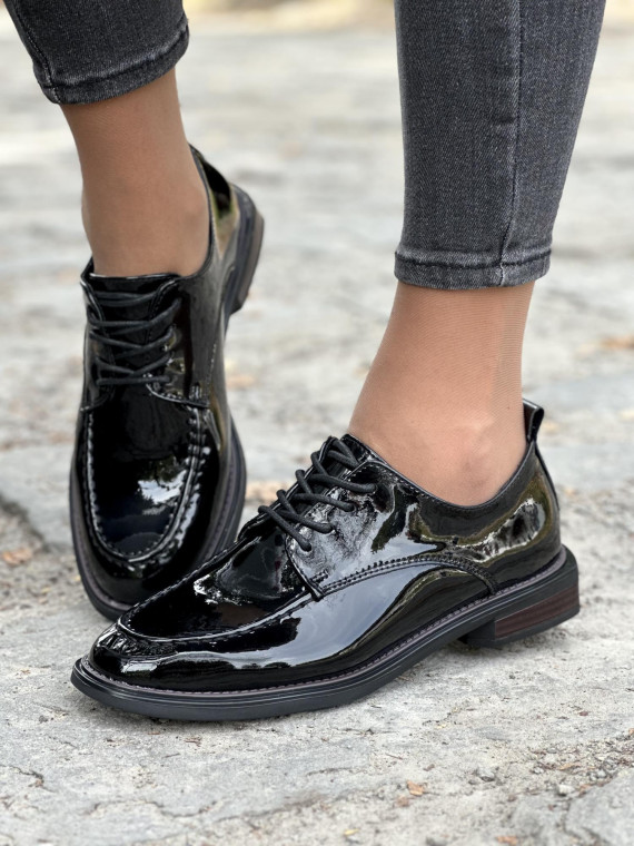 Lakierowane półbuty ze skóry naturalnej