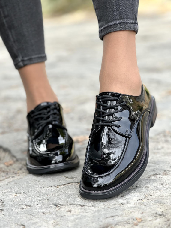 Lakierowane półbuty ze skóry naturalnej