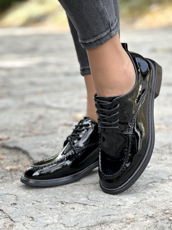 Lakierowane półbuty ze skóry naturalnej