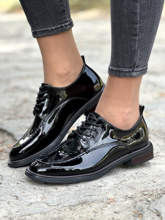 Lakierowane półbuty ze skóry naturalnej