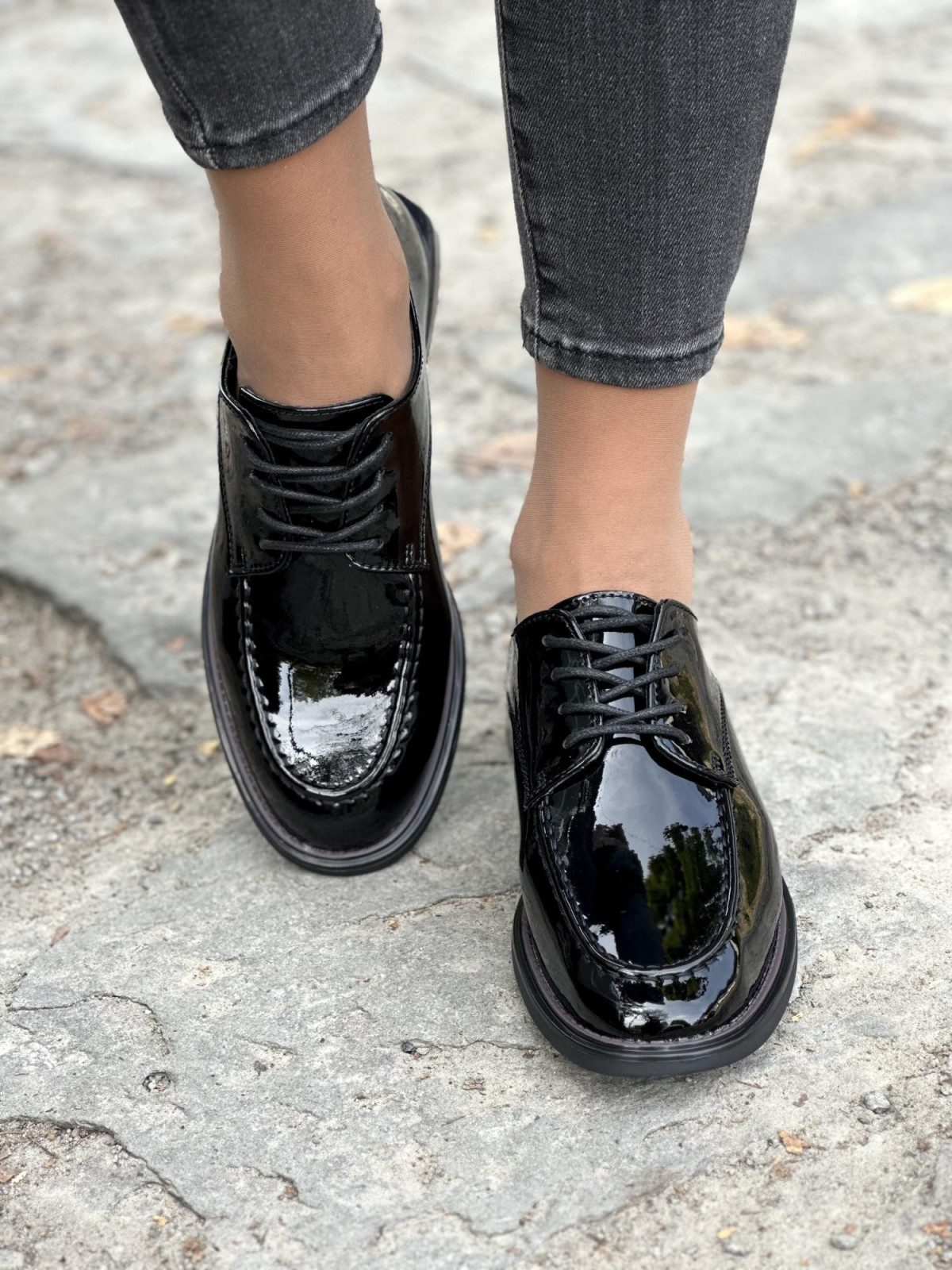 Lakierowane półbuty ze skóry naturalnej