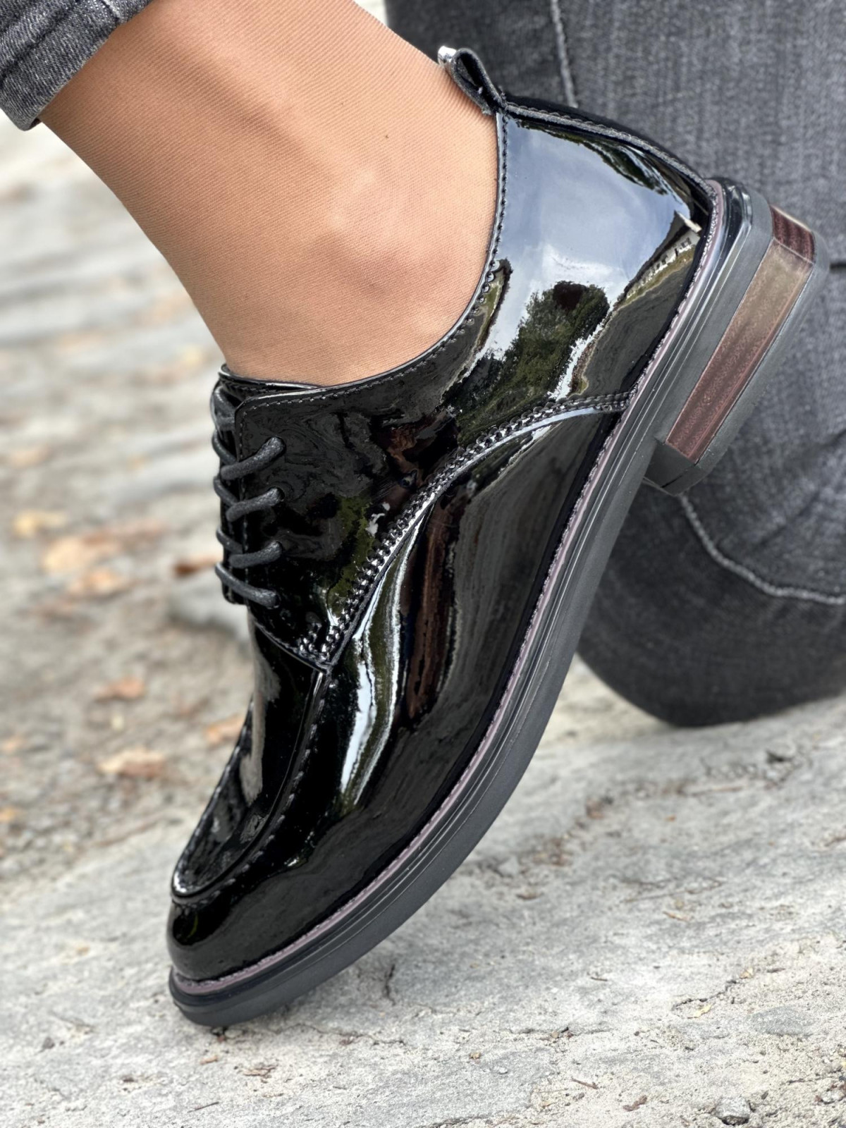 Lakierowane półbuty ze skóry naturalnej