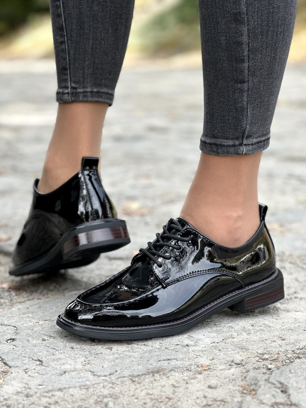 Lakierowane półbuty ze skóry naturalnej