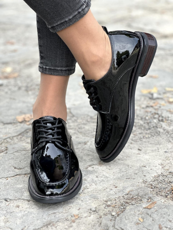 Lakierowane półbuty ze skóry naturalnej