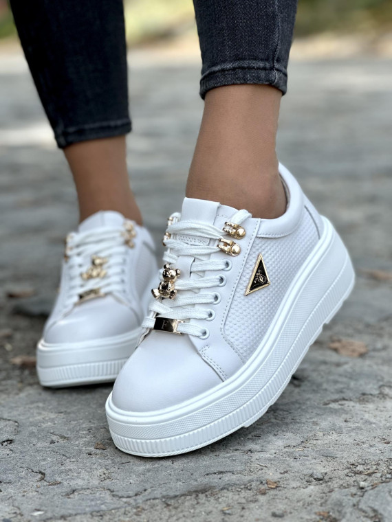 Białe sneakersy ze skóry naturalnej