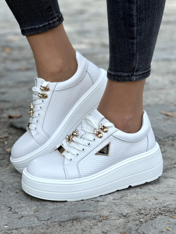 Białe sneakersy ze skóry naturalnej