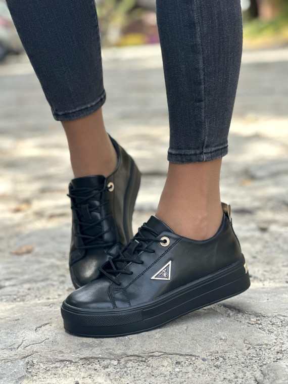 Czarne trampki ze skóry naturalnej