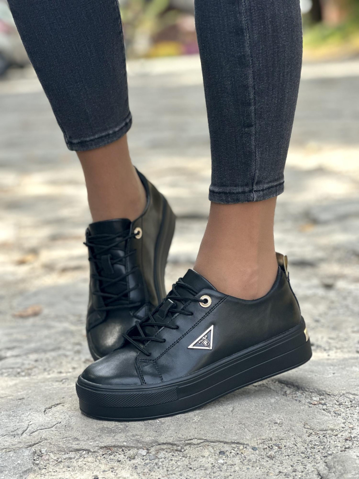 Czarne trampki ze skóry naturalnej