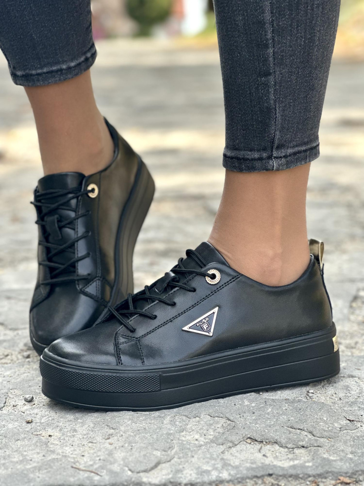 Czarne trampki ze skóry naturalnej