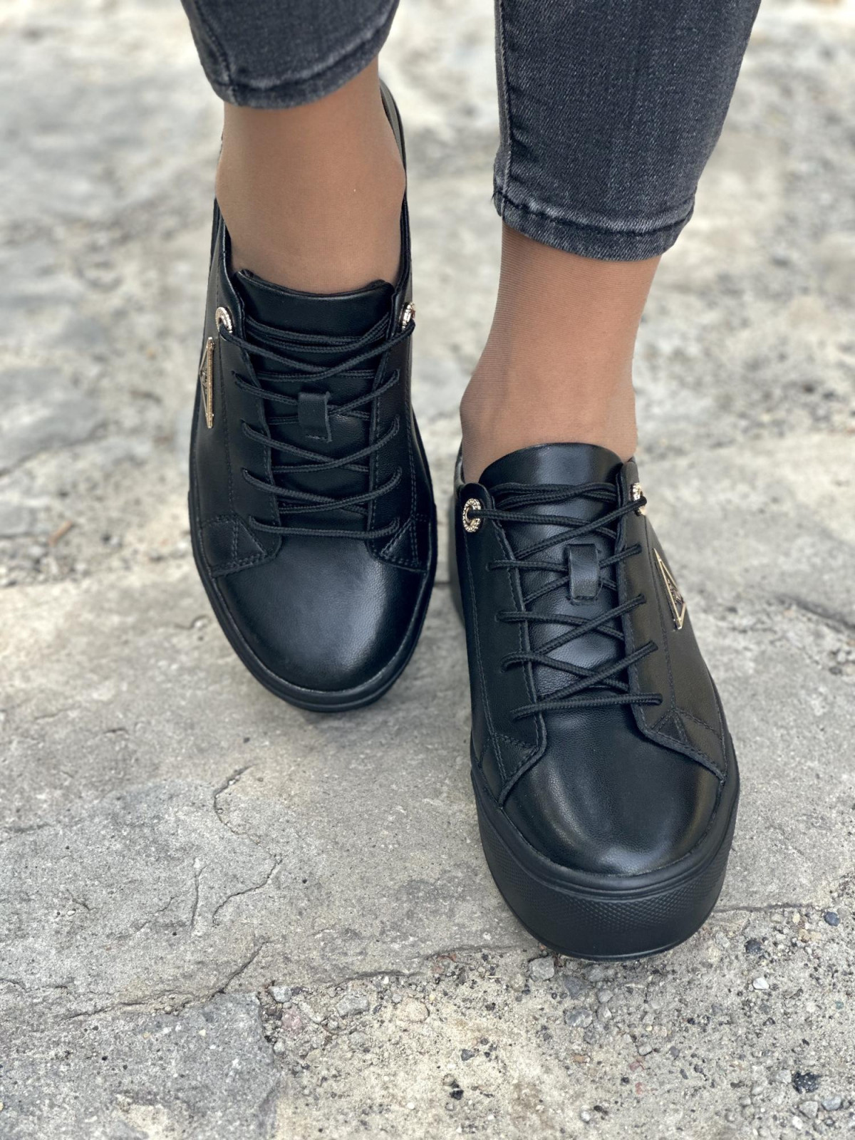 Czarne trampki ze skóry naturalnej