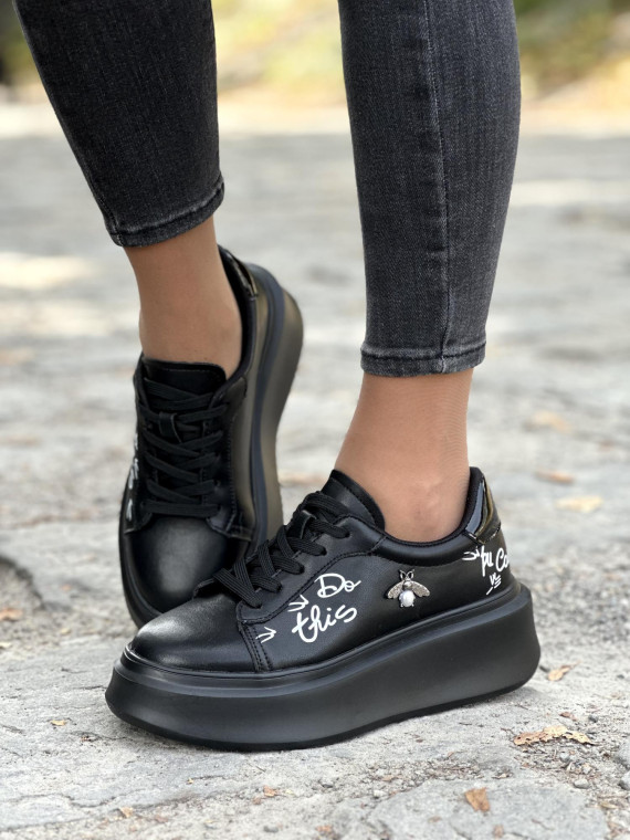 Czarne sneakersy ze skóry naturalnej z oryginalnymi detalami