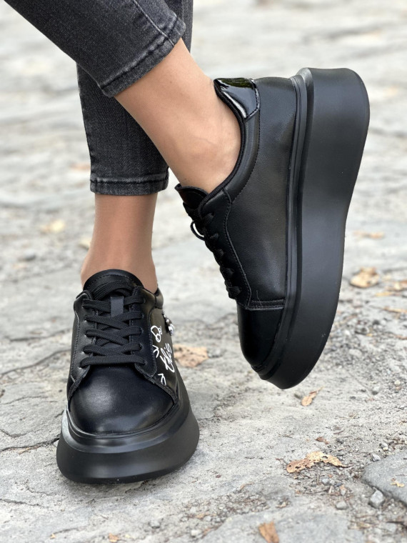 Czarne sneakersy ze skóry naturalnej z oryginalnymi detalami