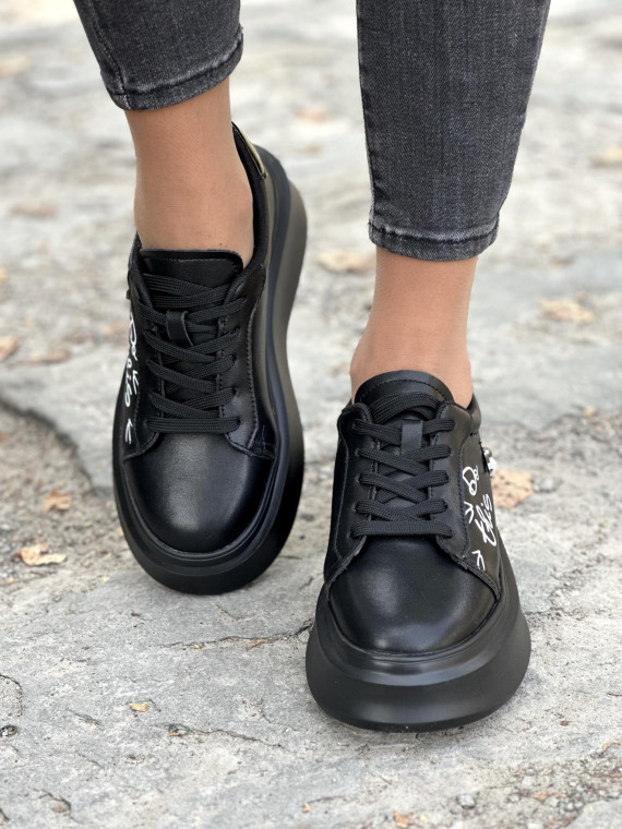 Czarne sneakersy ze skóry naturalnej z oryginalnymi detalami