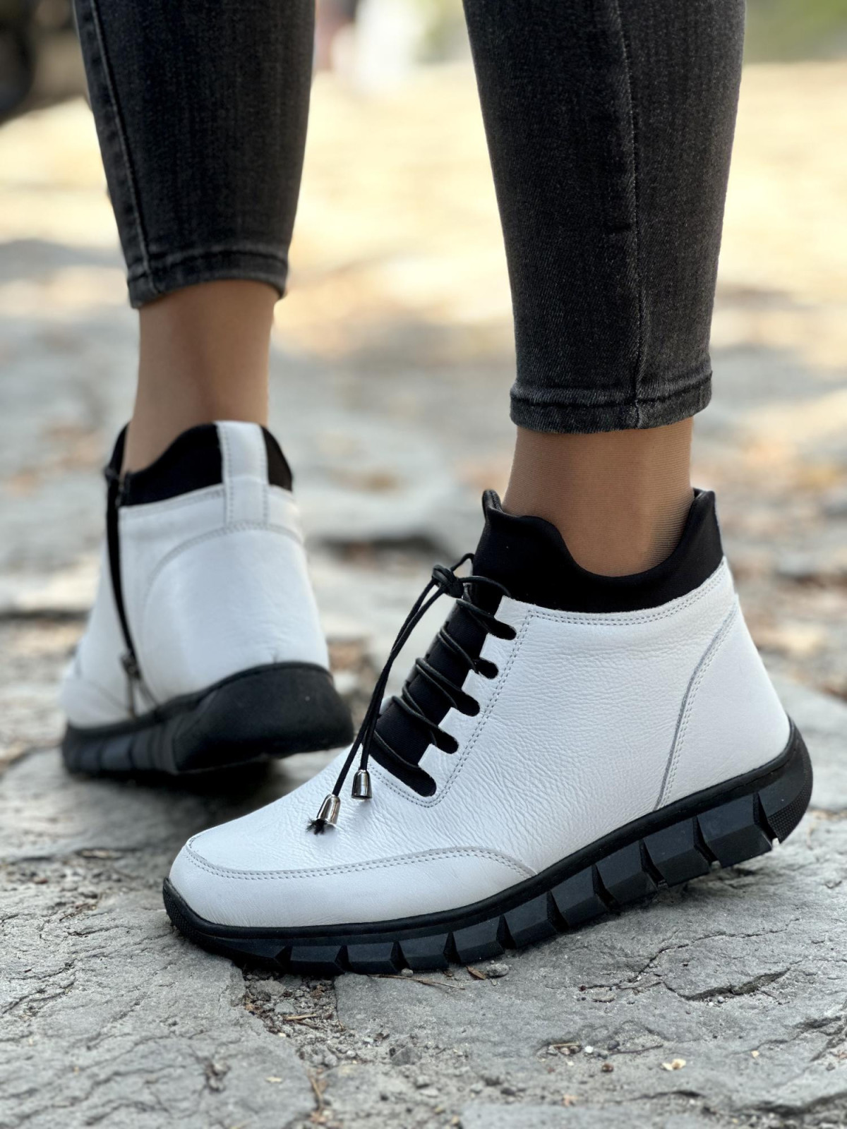 Nowoczesne Botki ze Skóry Naturalnej