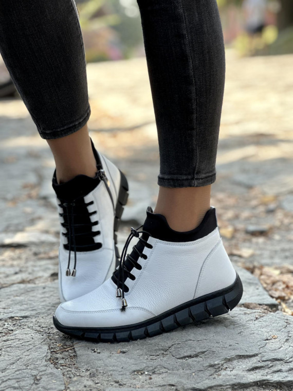 Nowoczesne Botki ze Skóry Naturalnej