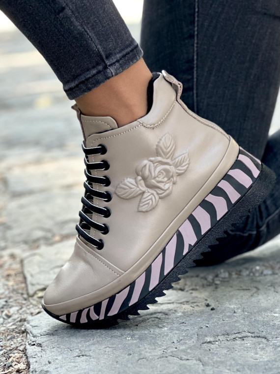 Nowoczesne Botki ze Skóry Naturalnej