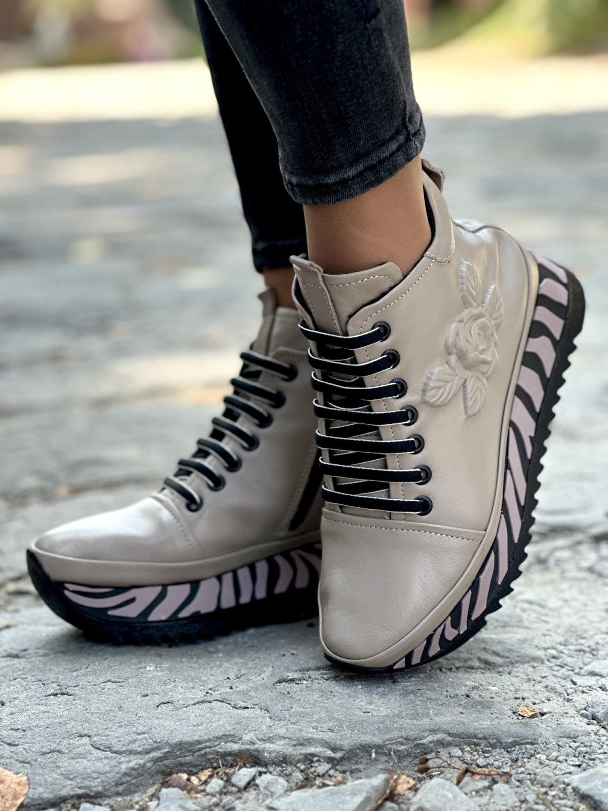 Nowoczesne Botki ze Skóry Naturalnej