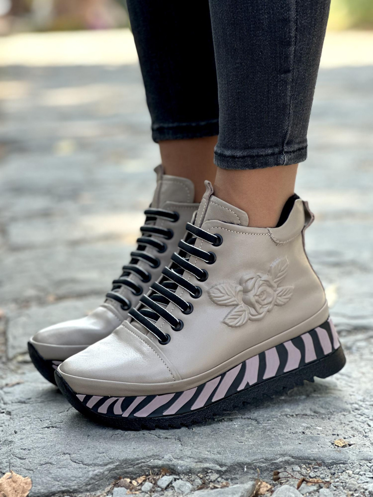 Nowoczesne Botki ze Skóry Naturalnej