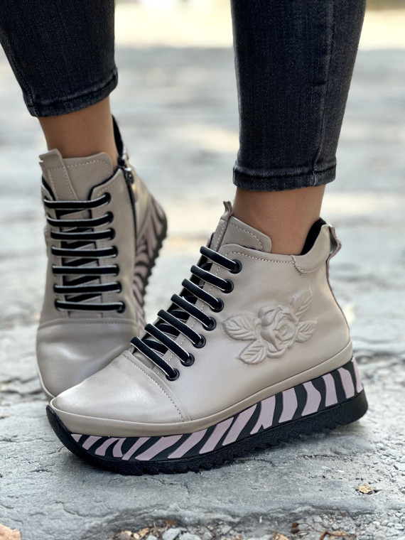 Nowoczesne Botki ze Skóry Naturalnej