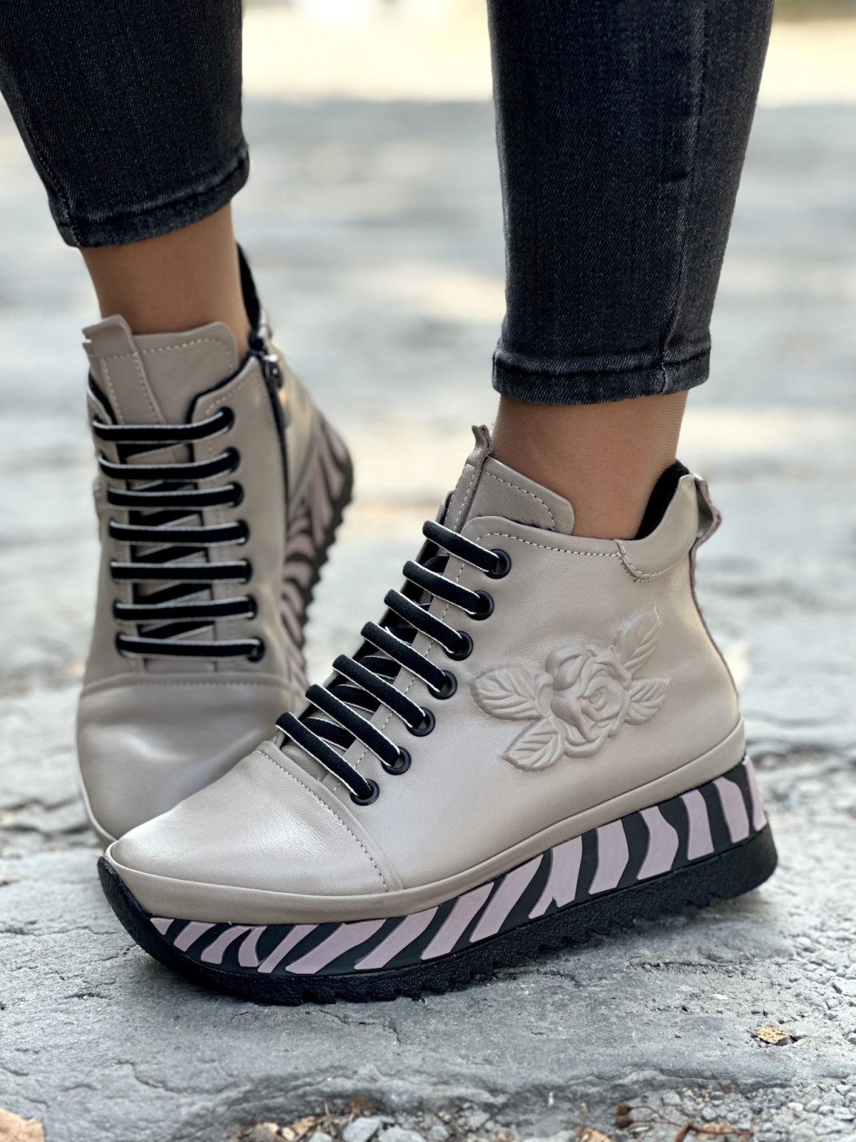 Nowoczesne Botki ze Skóry Naturalnej